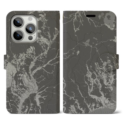 【阿寒（北海道）】地図柄iPhoneケース（手帳タイプ）モノトーン・iPhone 15 Pro 用