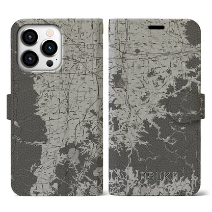 【明日香（奈良県）】地図柄iPhoneケース（手帳タイプ）モノトーン・iPhone 13 Pro 用