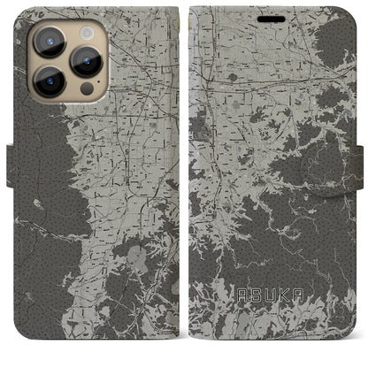 【明日香（奈良県）】地図柄iPhoneケース（手帳タイプ）モノトーン・iPhone 14 Pro Max 用