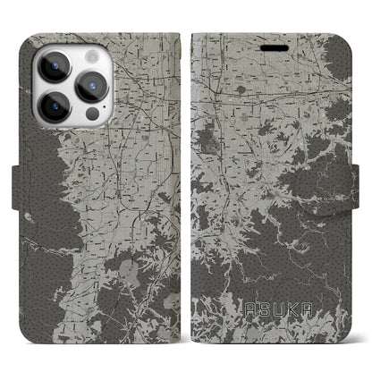 【明日香（奈良県）】地図柄iPhoneケース（手帳タイプ）モノトーン・iPhone 14 Pro 用