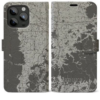 【明日香（奈良県）】地図柄iPhoneケース（手帳タイプ）モノトーン・iPhone 15 Pro Max 用