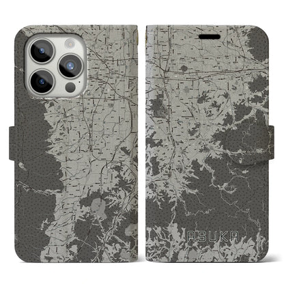 【明日香（奈良県）】地図柄iPhoneケース（手帳タイプ）モノトーン・iPhone 15 Pro 用