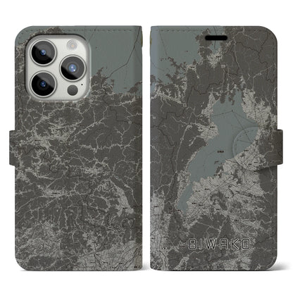 【琵琶湖2（滋賀県）】地図柄iPhoneケース（手帳タイプ）モノトーン・iPhone 15 Pro 用
