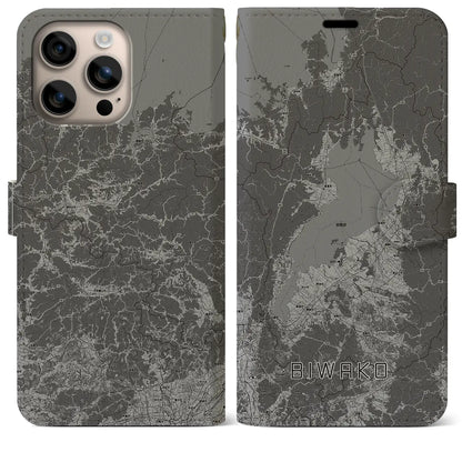 【琵琶湖2（滋賀県）】地図柄iPhoneケース（手帳タイプ）モノトーン・iPhone 16 Plus 用
