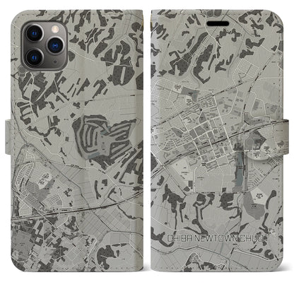 【千葉ニュータウン中央（千葉県）】地図柄iPhoneケース（手帳タイプ）モノトーン・iPhone 11 Pro Max 用