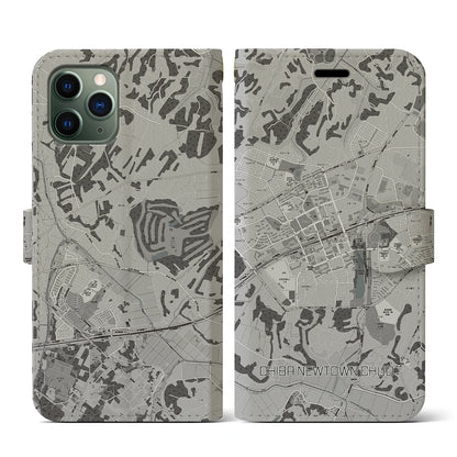 【千葉ニュータウン中央（千葉県）】地図柄iPhoneケース（手帳タイプ）モノトーン・iPhone 11 Pro 用