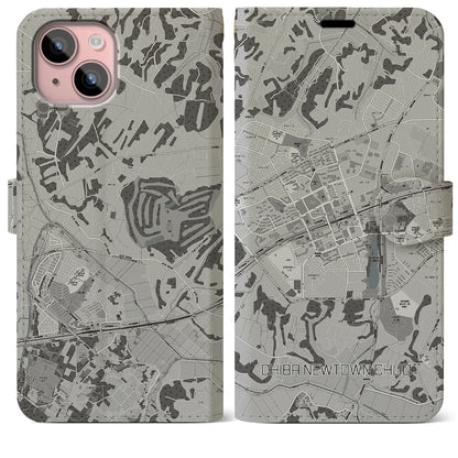 【千葉ニュータウン中央（千葉県）】地図柄iPhoneケース（手帳タイプ）モノトーン・iPhone 15 Plus 用