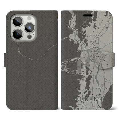 【富良野（北海道）】地図柄iPhoneケース（手帳タイプ）モノトーン・iPhone 15 Pro 用