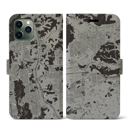 【学研奈良登美ヶ丘（奈良県）】地図柄iPhoneケース（手帳タイプ）モノトーン・iPhone 11 Pro 用