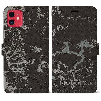 【岩洞湖（岩手県）】地図柄iPhoneケース（手帳タイプ）モノトーン・iPhone 11 用