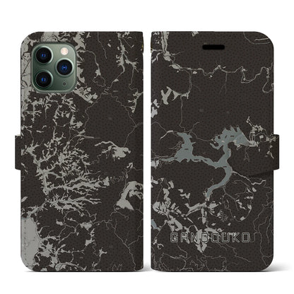 【岩洞湖（岩手県）】地図柄iPhoneケース（手帳タイプ）モノトーン・iPhone 11 Pro 用