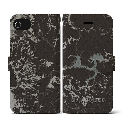 【岩洞湖（岩手県）】地図柄iPhoneケース（手帳タイプ）モノトーン・iPhone SE（第3 / 第2世代） / 8 / 7 / 6s / 6 用