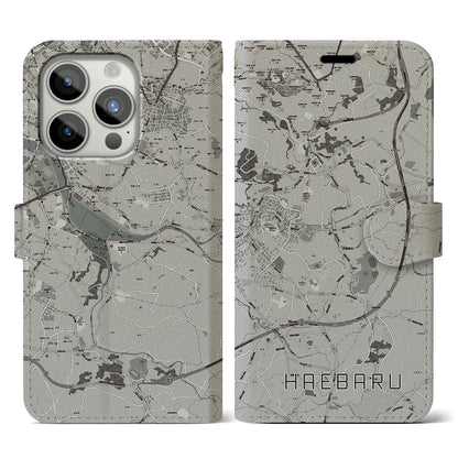 【南風原（沖縄県）】地図柄iPhoneケース（手帳タイプ）モノトーン・iPhone 15 Pro 用