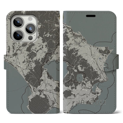 【指宿（鹿児島県）】地図柄iPhoneケース（手帳タイプ）モノトーン・iPhone 15 Pro 用