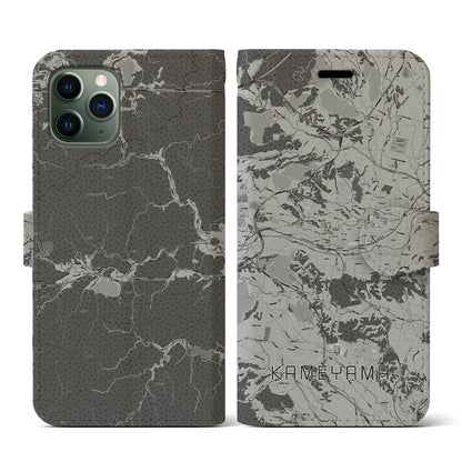 【亀山（三重県）】地図柄iPhoneケース（手帳タイプ）モノトーン・iPhone 11 Pro 用