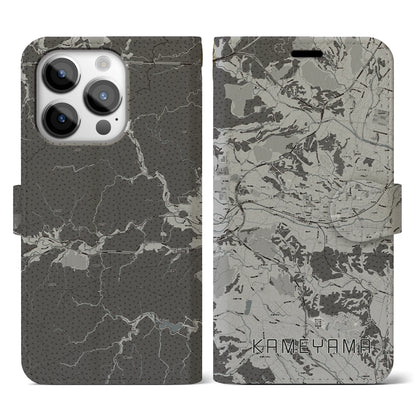 【亀山（三重県）】地図柄iPhoneケース（手帳タイプ）モノトーン・iPhone 14 Pro 用