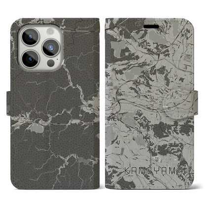 【亀山（三重県）】地図柄iPhoneケース（手帳タイプ）モノトーン・iPhone 15 Pro 用