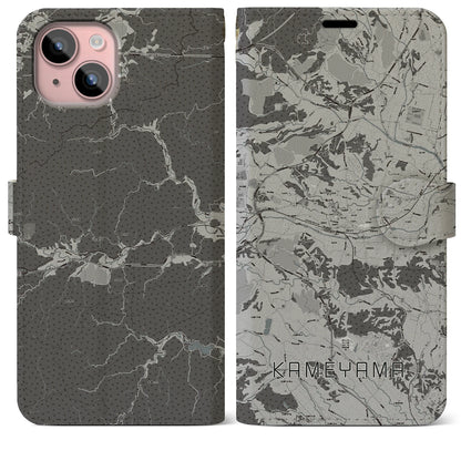 【亀山（三重県）】地図柄iPhoneケース（手帳タイプ）モノトーン・iPhone 15 Plus 用