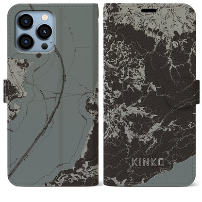 【錦江（鹿児島県）】地図柄iPhoneケース（手帳タイプ）モノトーン・iPhone 13 Pro Max 用