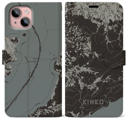 【錦江（鹿児島県）】地図柄iPhoneケース（手帳タイプ）モノトーン・iPhone 15 Plus 用