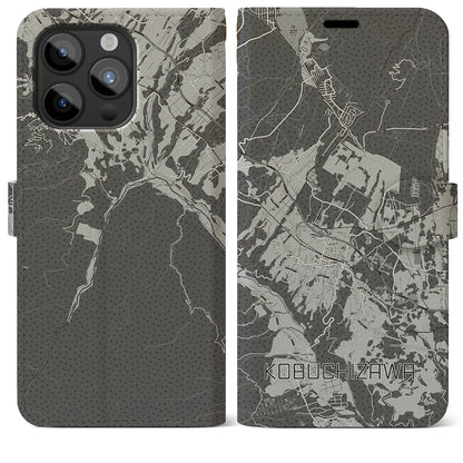 【小淵沢（山梨県）】地図柄iPhoneケース（手帳タイプ）モノトーン・iPhone 15 Pro Max 用