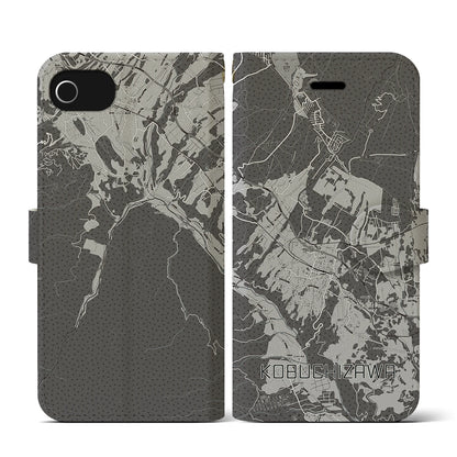 【小淵沢（山梨県）】地図柄iPhoneケース（手帳タイプ）モノトーン・iPhone SE（第3 / 第2世代） / 8 / 7 / 6s / 6 用