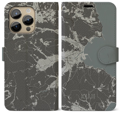 【久慈（岩手県）】地図柄iPhoneケース（手帳タイプ）モノトーン・iPhone 14 Pro Max 用