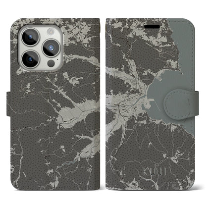 【久慈（岩手県）】地図柄iPhoneケース（手帳タイプ）モノトーン・iPhone 15 Pro 用