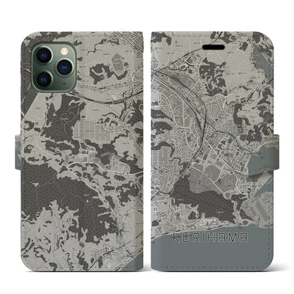 【久里浜（神奈川県）】地図柄iPhoneケース（手帳タイプ）モノトーン・iPhone 11 Pro 用