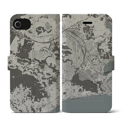 【久里浜（神奈川県）】地図柄iPhoneケース（手帳タイプ）モノトーン・iPhone SE（第3 / 第2世代） / 8 / 7 / 6s / 6 用
