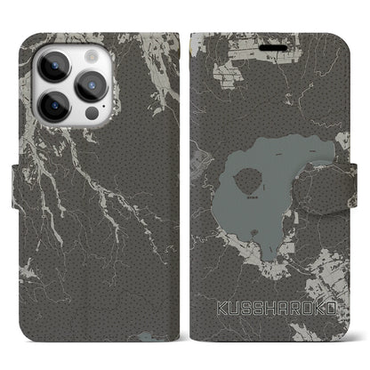 【屈斜路湖（北海道）】地図柄iPhoneケース（手帳タイプ）モノトーン・iPhone 14 Pro 用