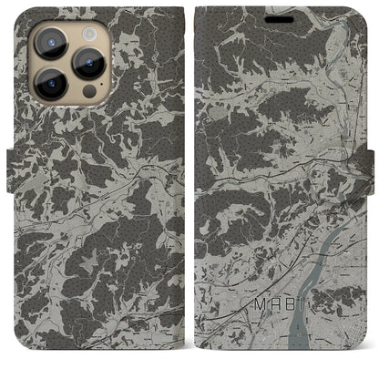 【真備（岡山県）】地図柄iPhoneケース（手帳タイプ）モノトーン・iPhone 14 Pro Max 用