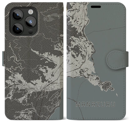 【真鶴（神奈川県）】地図柄iPhoneケース（手帳タイプ）モノトーン・iPhone 15 Pro Max 用