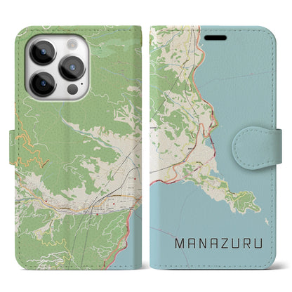 【真鶴（神奈川県）】地図柄iPhoneケース（手帳タイプ）ナチュラル・iPhone 14 Pro 用