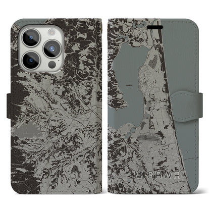 【三沢（青森県）】地図柄iPhoneケース（手帳タイプ）モノトーン・iPhone 15 Pro 用