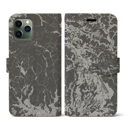 【溝辺（鹿児島県）】地図柄iPhoneケース（手帳タイプ）モノトーン・iPhone 11 Pro 用