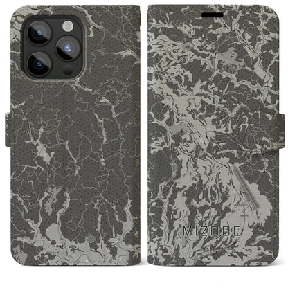 【溝辺（鹿児島県）】地図柄iPhoneケース（手帳タイプ）モノトーン・iPhone 15 Pro Max 用