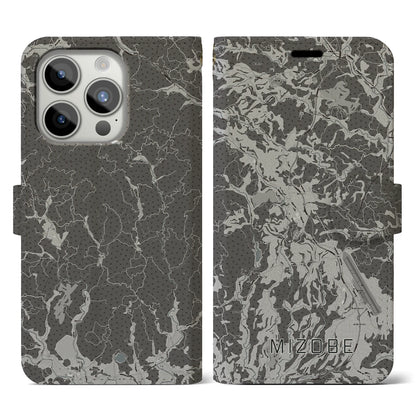 【溝辺（鹿児島県）】地図柄iPhoneケース（手帳タイプ）モノトーン・iPhone 15 Pro 用