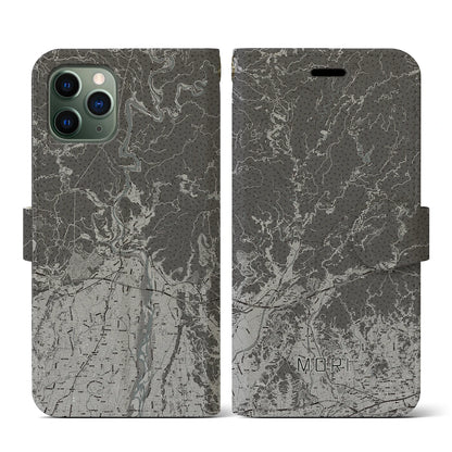 【森（静岡県）】地図柄iPhoneケース（手帳タイプ）モノトーン・iPhone 11 Pro 用