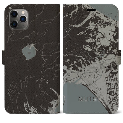 【むつ（青森県）】地図柄iPhoneケース（手帳タイプ）モノトーン・iPhone 11 Pro Max 用