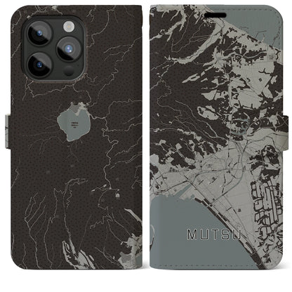 【むつ（青森県）】地図柄iPhoneケース（手帳タイプ）モノトーン・iPhone 15 Pro Max 用