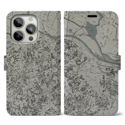 【小見川（千葉県）】地図柄iPhoneケース（手帳タイプ）モノトーン・iPhone 15 Pro 用