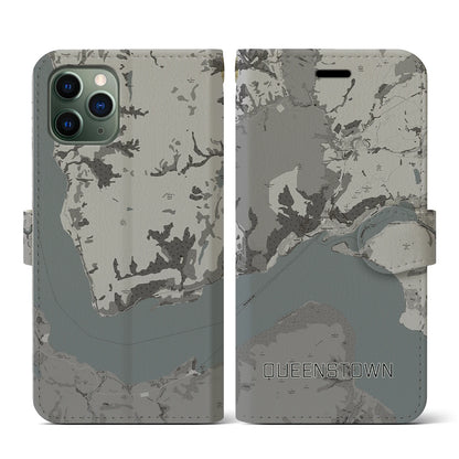 【クイーンズタウン（ニュージーランド）】地図柄iPhoneケース（手帳タイプ）モノトーン・iPhone 11 Pro 用