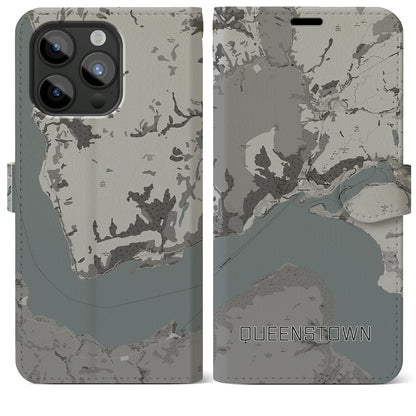 【クイーンズタウン（ニュージーランド）】地図柄iPhoneケース（手帳タイプ）モノトーン・iPhone 15 Pro Max 用