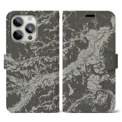 【三戸（青森県）】地図柄iPhoneケース（手帳タイプ）モノトーン・iPhone 15 Pro 用