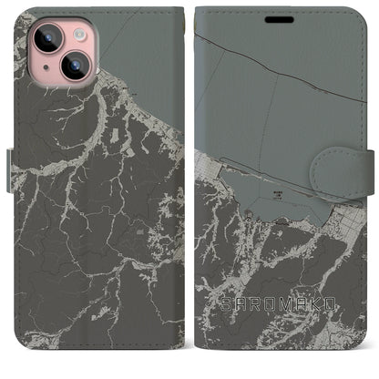 【サロマ湖（北海道）】地図柄iPhoneケース（手帳タイプ）モノトーン・iPhone 15 Plus 用