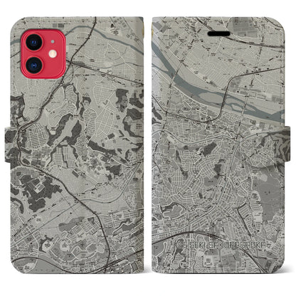 【聖蹟桜ヶ丘（東京都）】地図柄iPhoneケース（手帳タイプ）モノトーン・iPhone 11 用