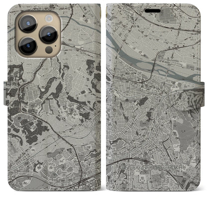 【聖蹟桜ヶ丘（東京都）】地図柄iPhoneケース（手帳タイプ）モノトーン・iPhone 14 Pro Max 用