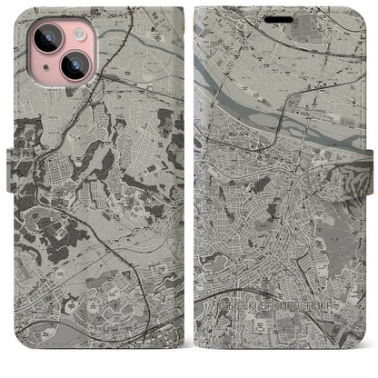 【聖蹟桜ヶ丘（東京都）】地図柄iPhoneケース（手帳タイプ）モノトーン・iPhone 15 Plus 用