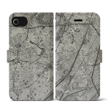 【千里丘（大阪府）】地図柄iPhoneケース（手帳タイプ）モノトーン・iPhone SE（第3 / 第2世代） / 8 / 7 / 6s / 6 用